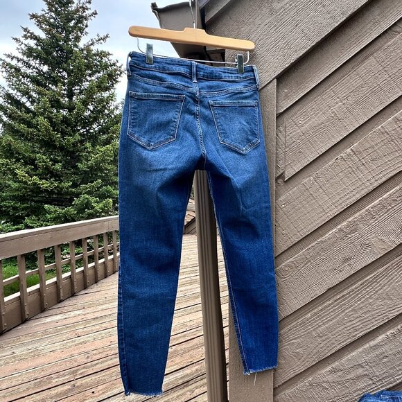 EUC GAP True Skinny Mid-Rise Ankle Jeans - Picture 2 of 7